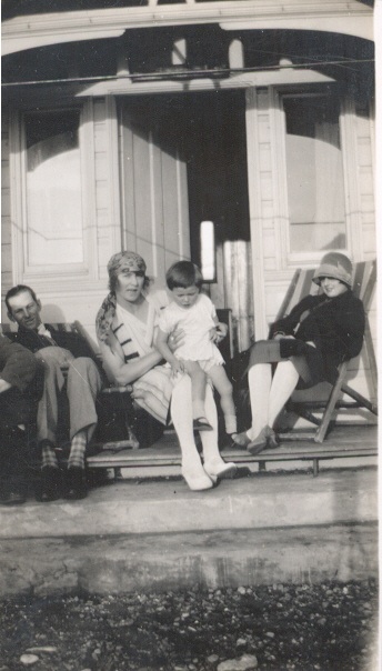 Walter on the left, Amelia Bateson Cooper, son David and Alice Aves Bateson (right). Taken late 1920's.